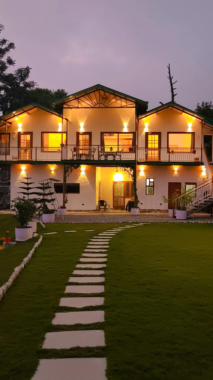 Cozy home stay in Naukuchiatal with lake view